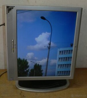 LCD monitor HP 17 palců, DVI, 5:4, otočný stojan