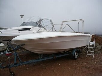 Člun k dostavbě včetně přívěsu bez SPZ