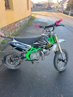 Prodám motorku obsah 150ccv, do pátku za 14000Kč