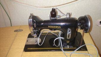Šlapací šicí stroj Minerva