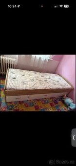 Postel s šuplíky