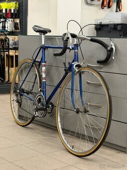 Silniční kolo Favorit