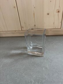Skleněná čirá hranatá váza 14,5cm