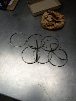 Pístní kroužky ŠKODA 120, průměr 72mm.