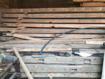 Ručně tesané trámy - prodám jako celek