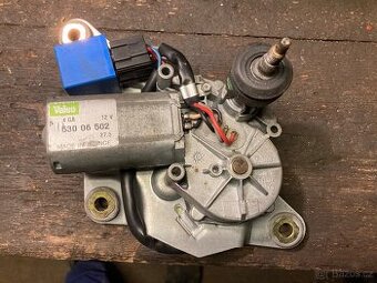 Motorek stěračů 5dveře