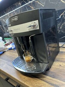 Automatický kávovar Delonghi Magnifica ESAM 3000.B