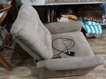 Křeslo elektricky zvedací, ručně polohovatelné