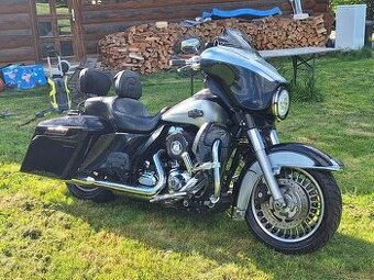 Harley glide FLHTCU