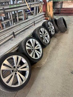 Kola 235/40 R18 - 1