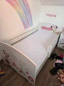 Dětská postel Minnie Mouse + noční stolek Minnie Mouse