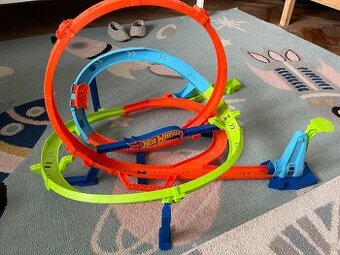 Hotwheels extrémní smyčka