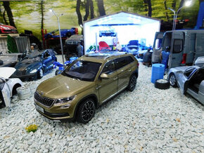 model auta skoda KODIAQ 1:18 zlatá farba / Paudi