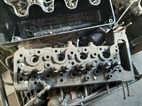 Kompletní dieselový motor na Mercedes W114