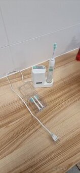 Philips Sonicare a nabíjecí stanice s UV desinfekcí.