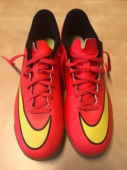 Nová sálová obuv - Nike Mercurial