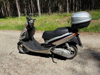 Skútr Daelim 125 ( 9kw)