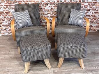 Renovovaná křesla Halabala s taburety///