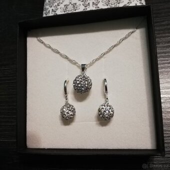 Překrásný sada swarovski styl