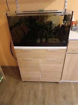 Akvárium se skříňkou
