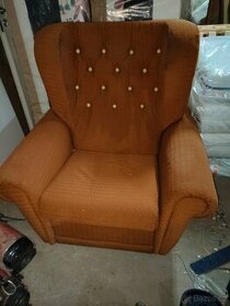 KŘESLO UŠÁK SKOŘICE