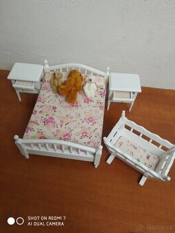 Nábytek pro panenky 1:12 postel kolébka stolek vše
