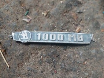 Škoda 1000 hliníkový nápis