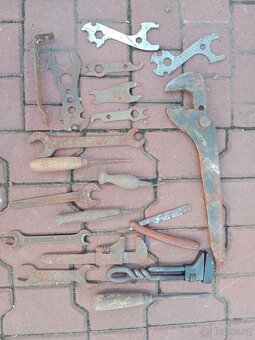 Retro konvolut nářadí, podkuvky na boty