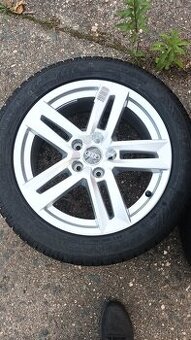 Originální disky Audi A4 R17 + zimní pneu 225/50 R17 Dunlop
