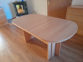 Jídelní stůl