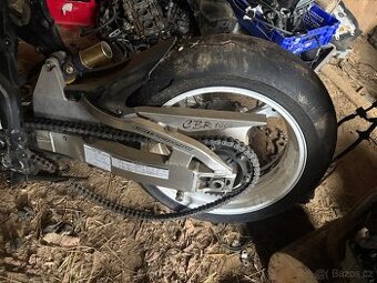 Kyvka tlumic zadni kolo blatnik na Honda CBR1000RR Fireblade