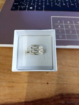 Zlatý prsten vel 66