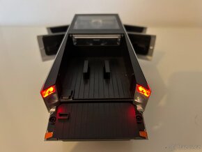 Tesla Cybertruck - Model 1:18- Sběratelské Autičko-
