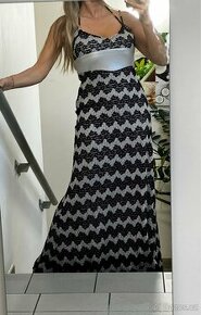 Dlouhé šaty s kamínky