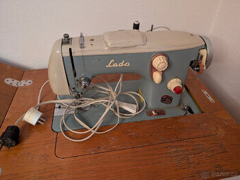 Šicí stroj Lada