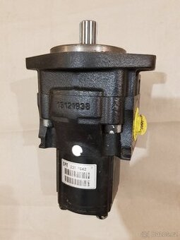 Prodám pracovní čerpadlo na CAT 246