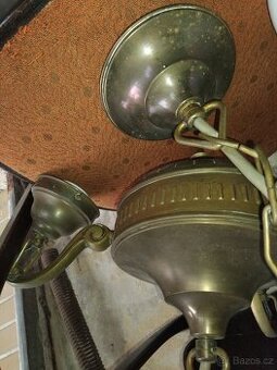 Starožitný lustr ve velmi zachovalém stavu..