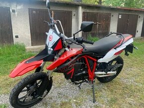 Prodám krásnou moto YUKI SR 125 Zadáno