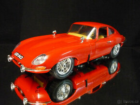 Jaguar E Type Coupe červený Bburago 1/18