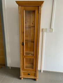 Dřevěná vitrina - 1