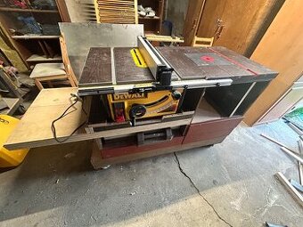 Stul s Dewalt7492 a horni frezkou Triton