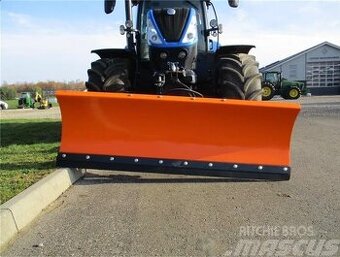 pluh na traktor