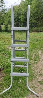 Bezpečnostní schůdky k bazénu s výškou 132 cm