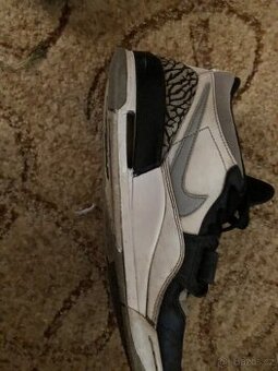 NIKE AIR JORDAN