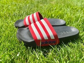 Dětské pantofle Adidas 33