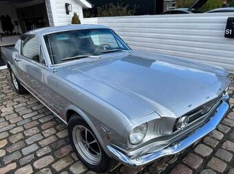 Ford Mustang Fastback 2+2, r. 1966, 4,7 V8 (289 cui)