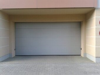 Pronajmu kryté, garážové stání na nové Bartošce ve Zlíně