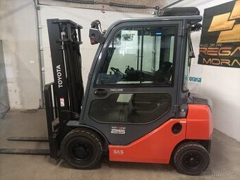 Vysokozdvižný vozík Toyota Deluxe 25 s klimatizací