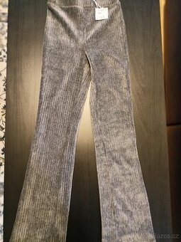 Žebrované rozšířené legíny vel 146, zn Reserved - nové