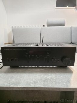 Zesilovač Yamaha R-N303D